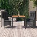 Ensemble repas de jardin avec coussins