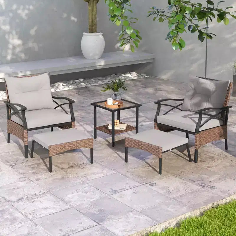 Ensemble de mobilier de jardin 5 pièces avec table basse à 2 niveaux et 2 poufs, coussins inclus